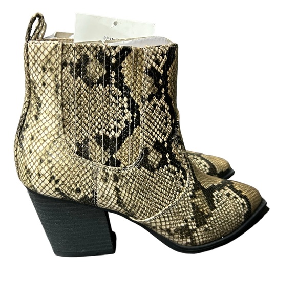 THE DROP Sia Pointed Toe tan python snakeskin Women's Ankle Boot size 6 NWOB - Picture 9 of 10
